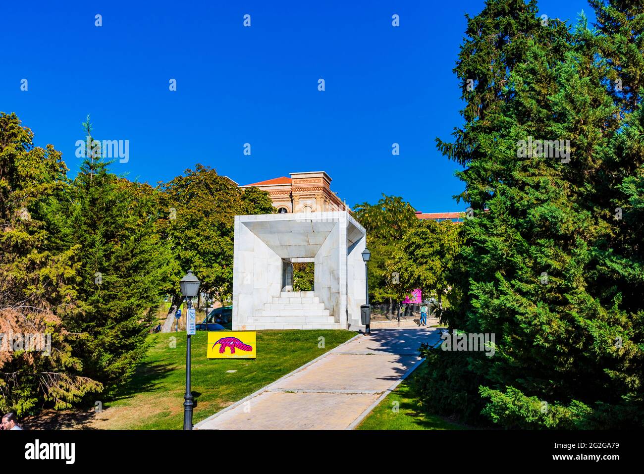 Das Denkmal der Verfassung von 1978 ist ein skulpturales Werk, das 1982 in Madrid als Hommage an die spanische Verfassung von 1978 errichtet wurde. Es befindet sich im Stockfoto
