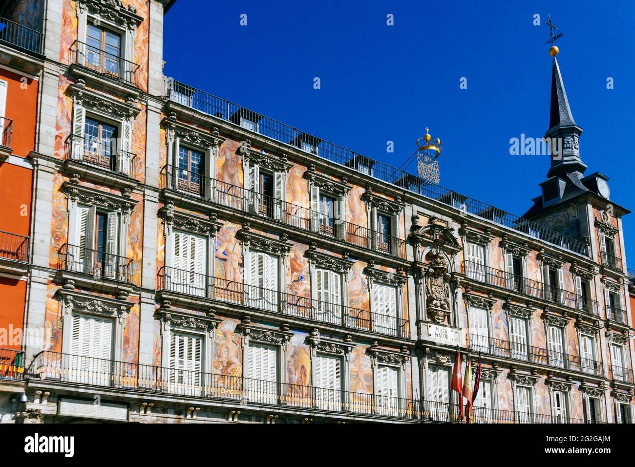 Fassade der Casa de la Panadería, einem städtischen und kulturellen Gebäude an der Nordseite der Plaza Mayor in Madrid. Die Plaza Mayor, Hauptplatz, ist Stockfoto