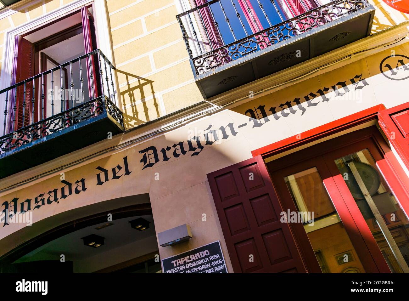 Traditionelle Taverne. Posada del Dragón, Calle de la Cava Baja. Madrid hat eine wichtige gastronomische Tradition. Viele Restaurants, die sich vorbereitet haben Stockfoto
