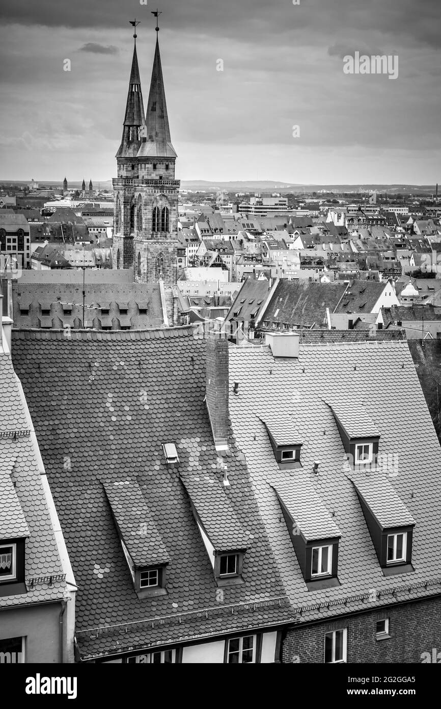 Altstadt von Nürnberg in Deutschland. Schwarz-weißes Stadtbild Stockfoto