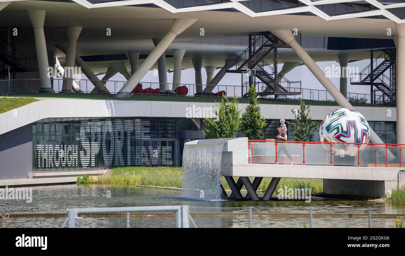 Herzogenaurach, Deutschland. 2021. Juni 06. firo 11/2021 Fußball, deutsche Nationalmannschaft, EM-Viertel und Trainingslager der Euro 2020, GER, Herzogenaurach, Adidas Home Ground Bild: v. Left Adidas World of Sports Credit: dpa/Alamy Live News Stockfoto