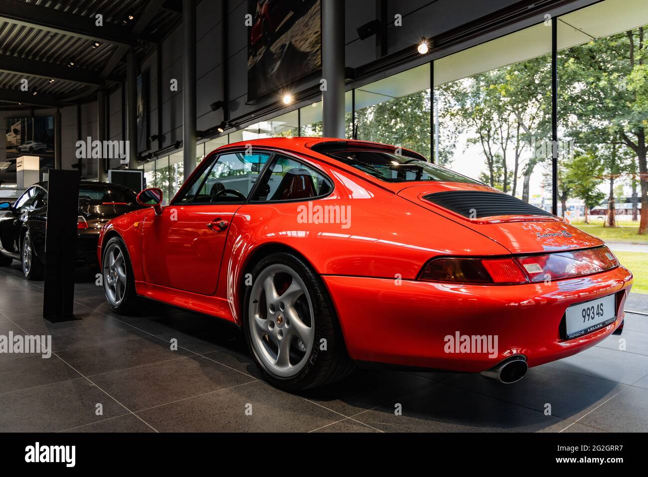 Breslau, Polen - Juli 18 2020: Ausstellung klassischer Porsche-Modelle im Porsche Centrum Wrocław Stockfoto