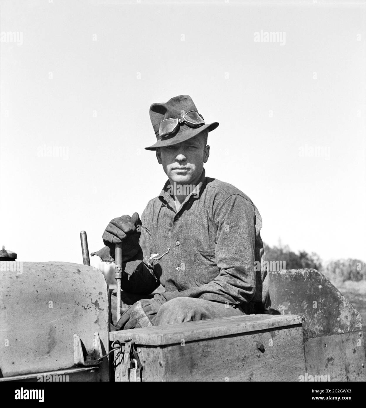 Migrant Day Labour aus North Carolina auf dem Traktor in der Nähe von Lake Harbor, Florida, USA, Marion Post Wolcott, U.S. Farm Security Administration, Februar 1939 Stockfoto