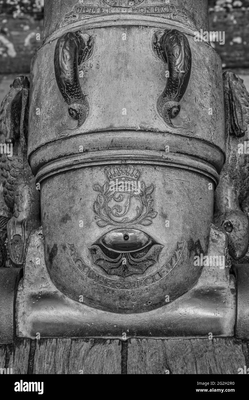 Schottland. Das Bild hier zeigt eine bronzene Grabenmörtel-Belagerungs-Kanone aus dem 17. Jahrhundert auf dem Haupthof des Culzean Castle Stockfoto