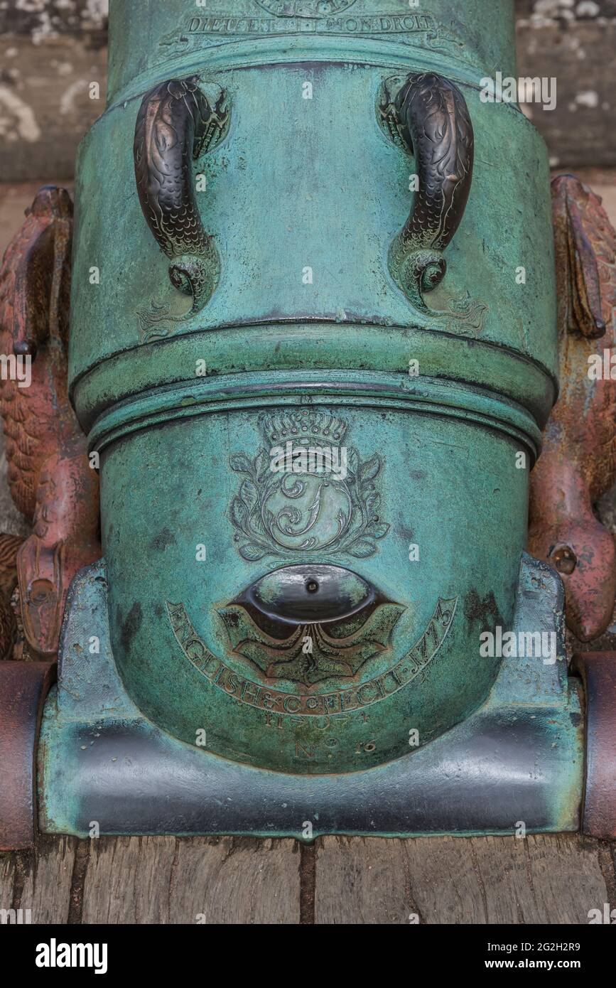 Schottland. Das Bild hier zeigt eine bronzene Grabenmörtel-Belagerungs-Kanone aus dem 17. Jahrhundert auf dem Haupthof des Culzean Castle Stockfoto