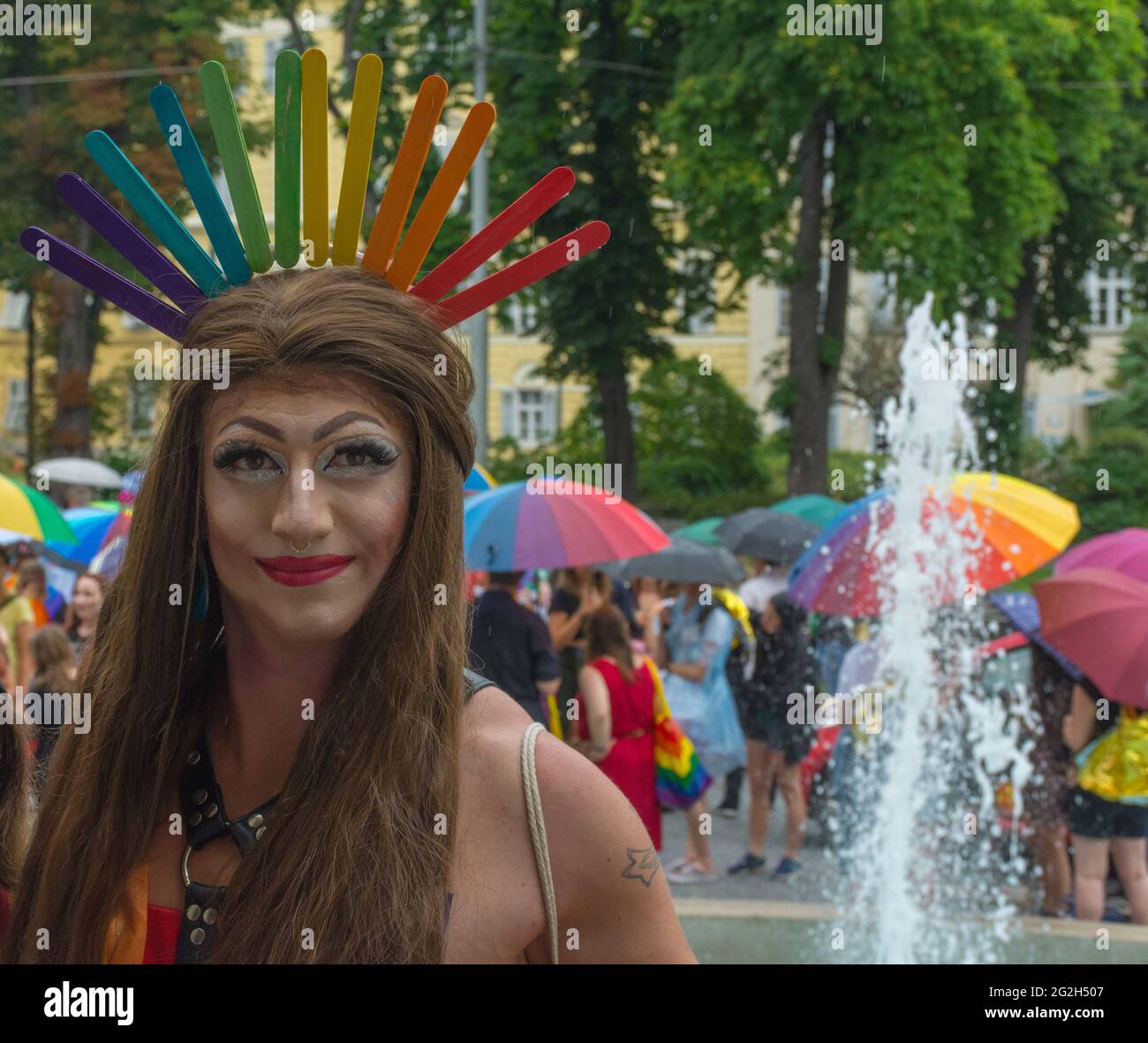 Graz, Österreich - 11. Juni 2021: Glücklich, Menschen bei der jährlichen Gay Parade Stockfoto