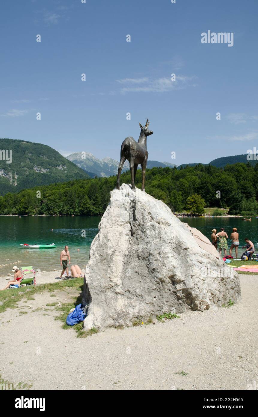 Gold Horn Deer Statue See Bohinj Slowenien Stockfoto