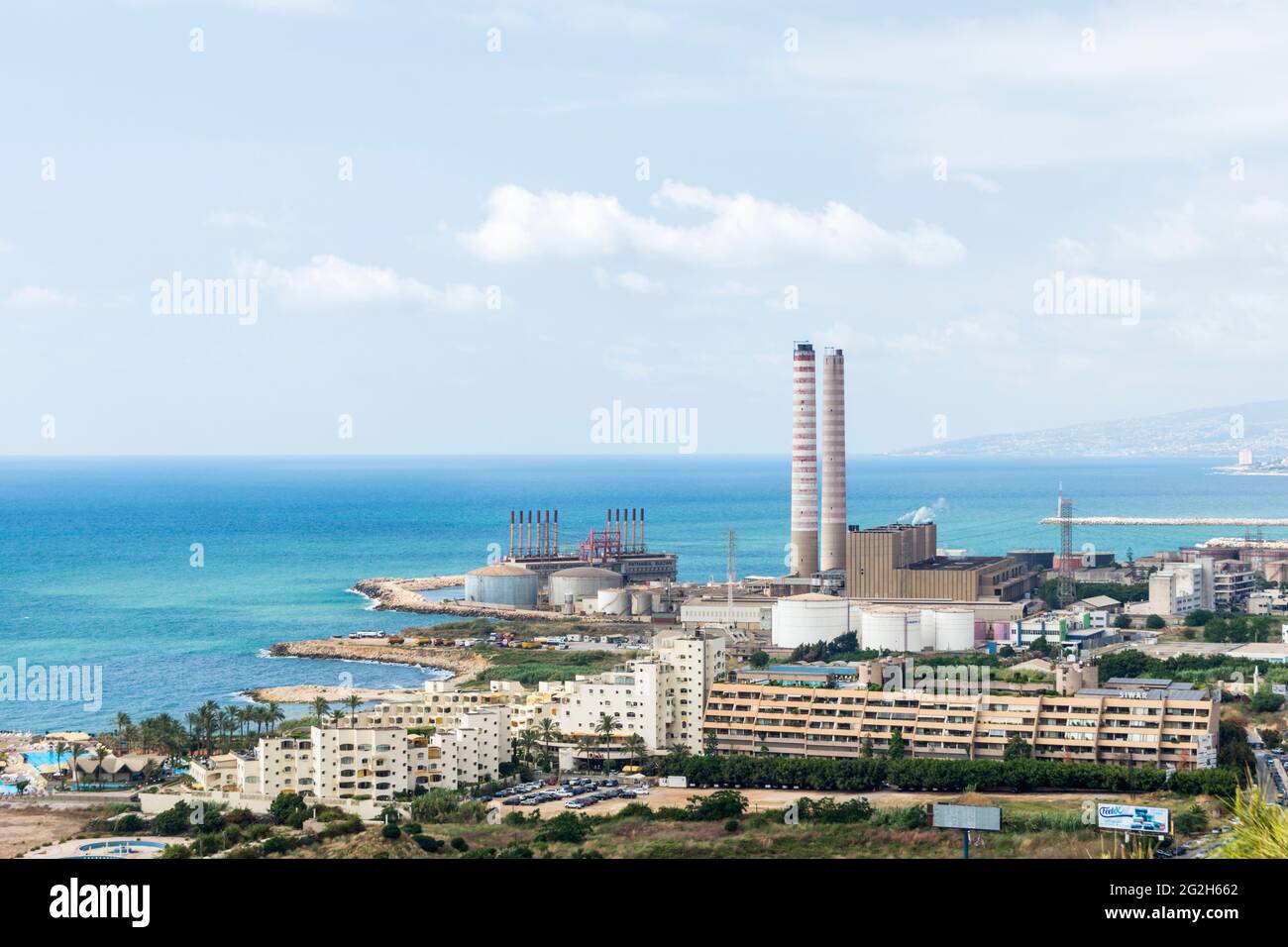 Kraftwerk Zouk und Karadeniz-Lastkahn, Zouk Mikael, Libanon Stockfoto