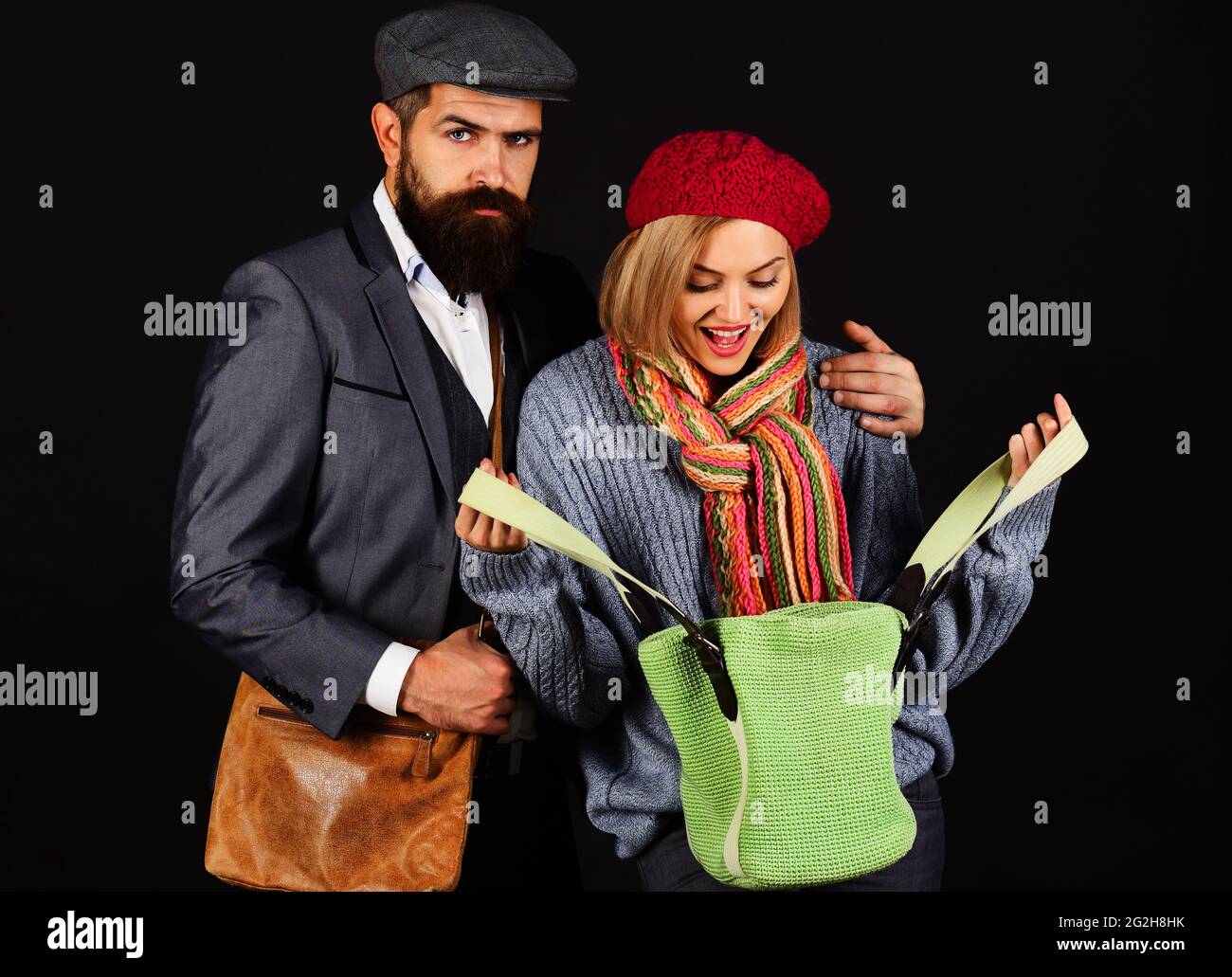 Modisches Paar in trendig warmer Kleidung. Herbst-Winter-Mode. Stockfoto