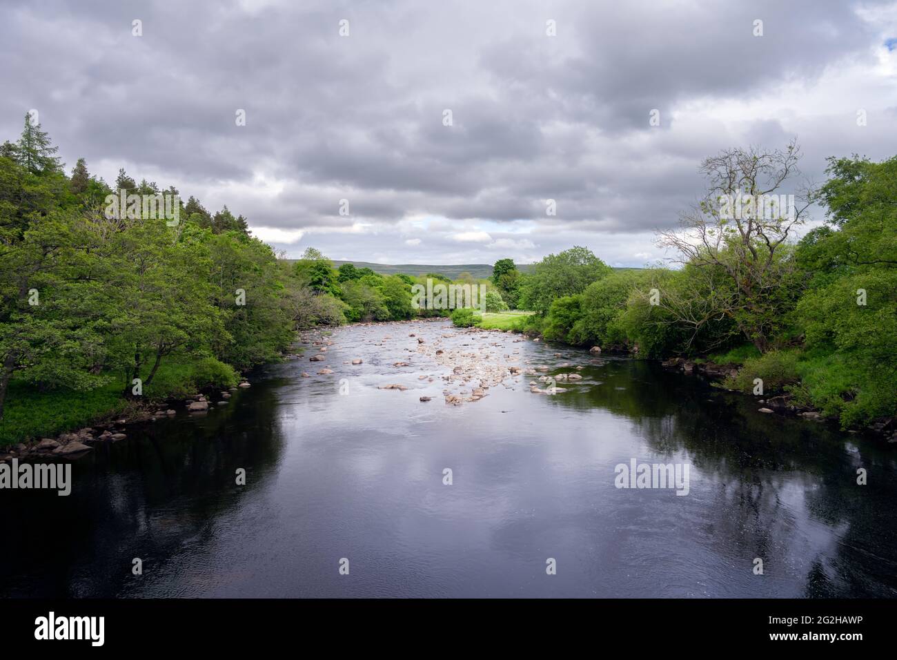 Blick auf den Tees-Fluss in der Grafschaft Durham, England, im Frühjahr Stockfoto