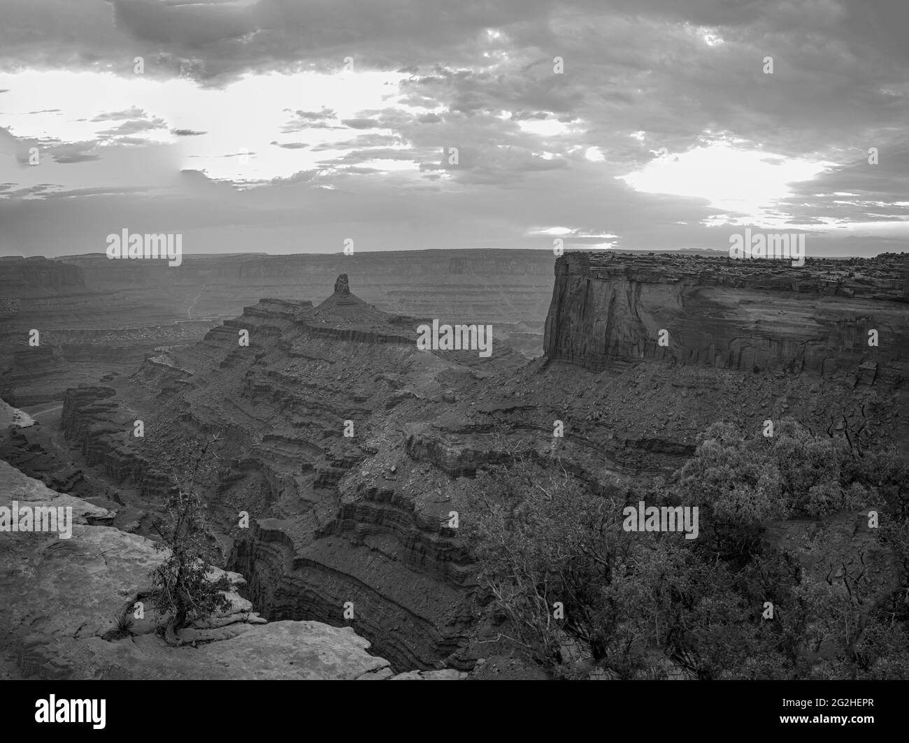 Wunderschöner Sonnenuntergang an einer Klippe im Dead Horse State Park Stockfoto