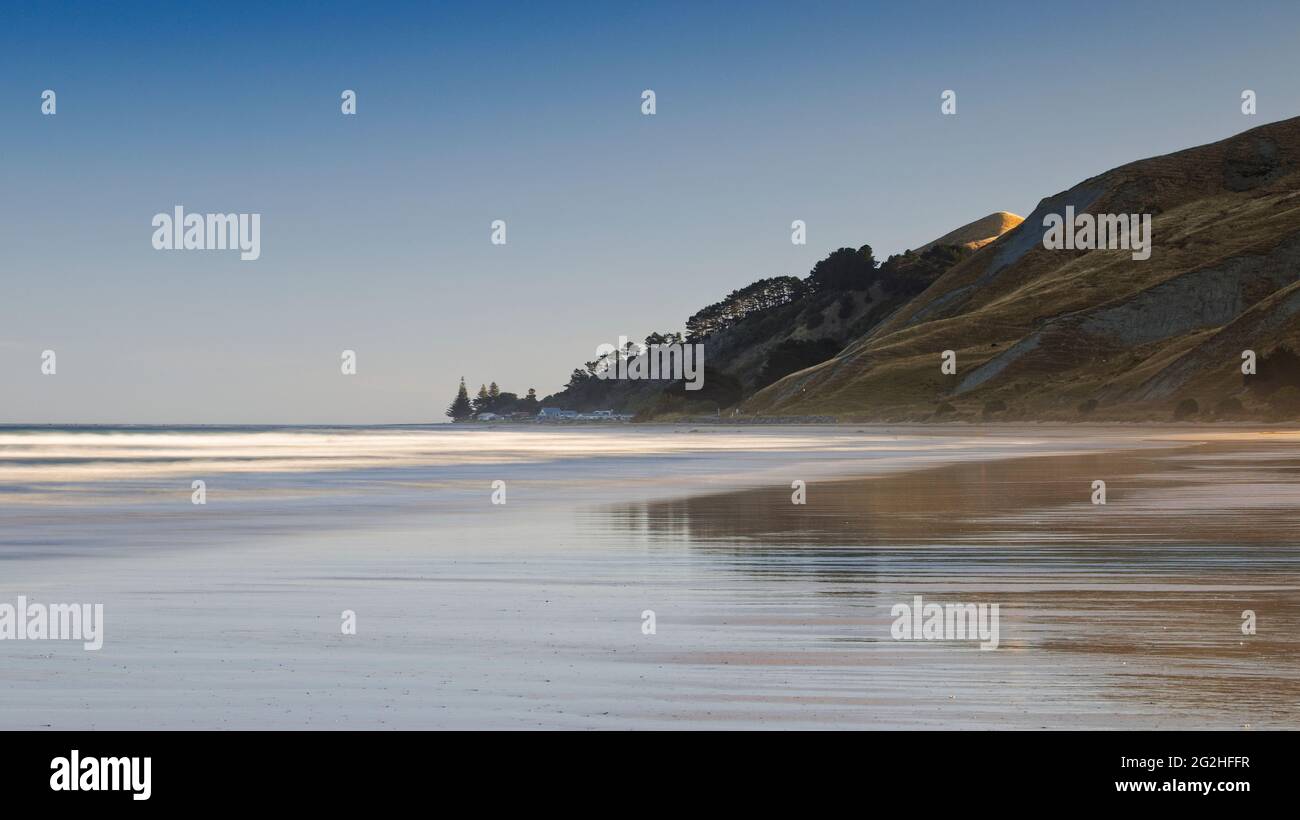 Pourerere Beach an der Ostküste der Nordinsel Neuseelands. Stockfoto