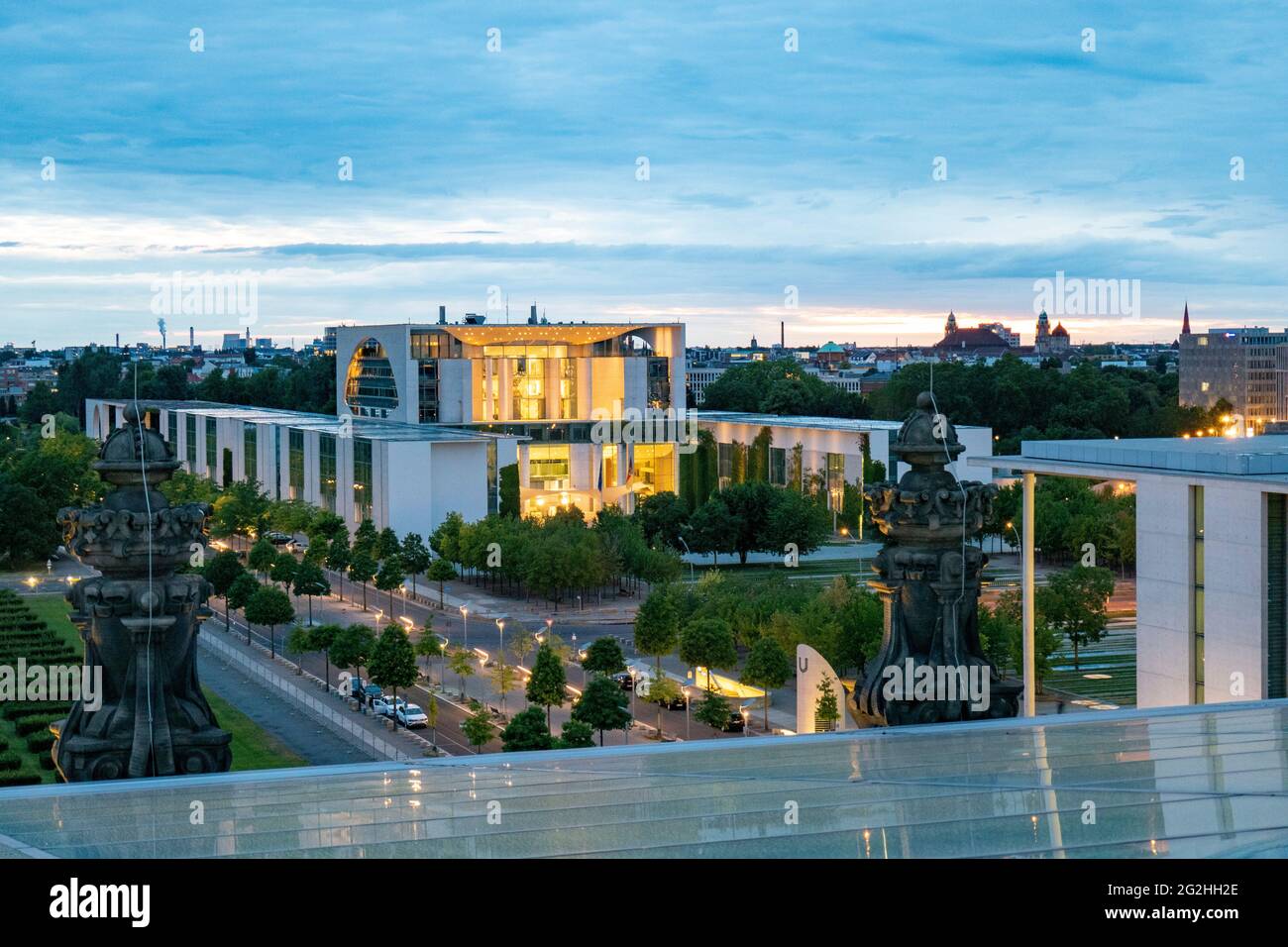 Blick auf das Bundeskanzleramt von der Dachterrasse des Reichstagsgebäudes, Bundestag, Berlin, Deutschland Stockfoto