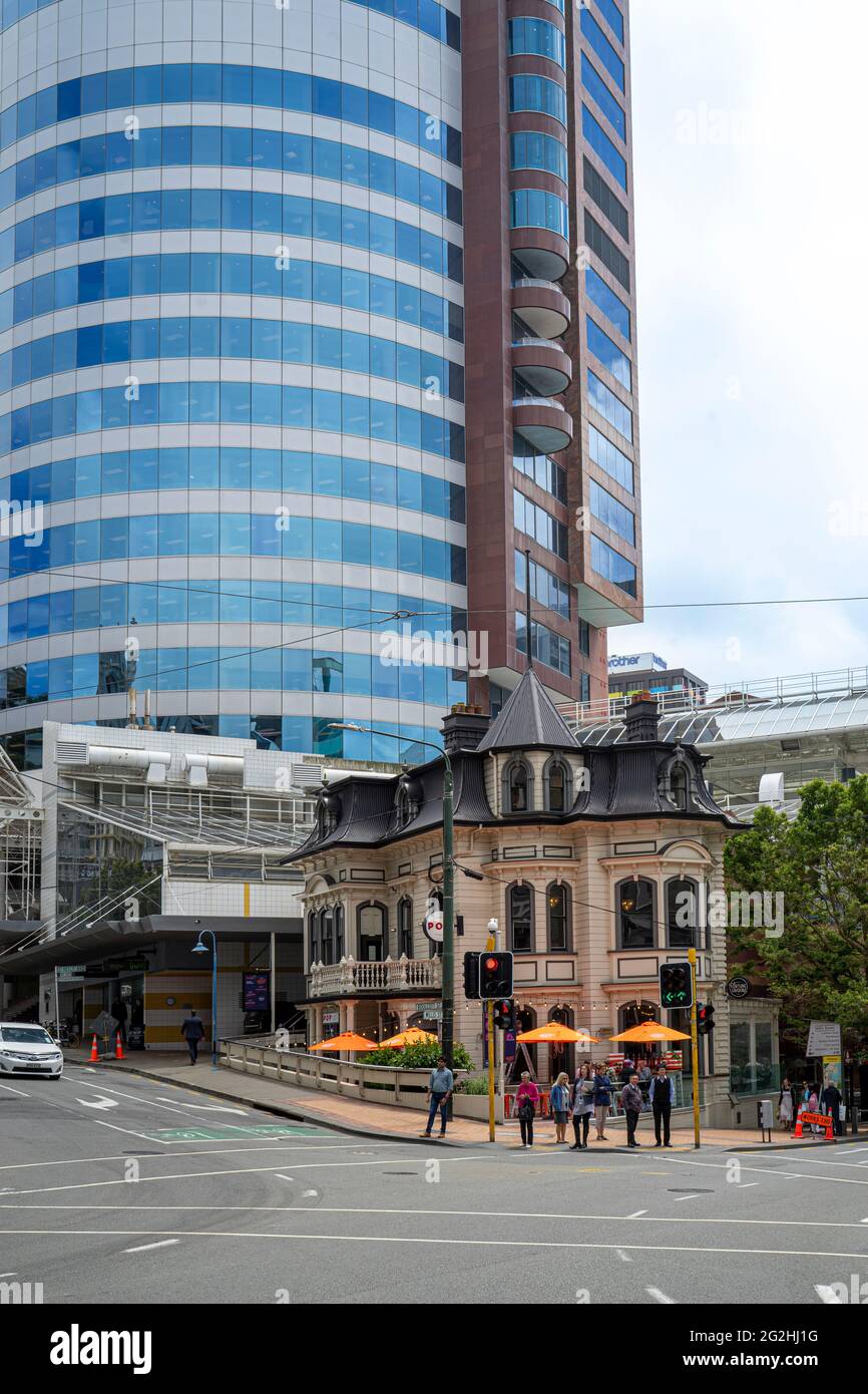 Alte Architektur trifft auf Moderne in Wellington, Provinz Wellington, Nordinsel, Neuseeland Stockfoto