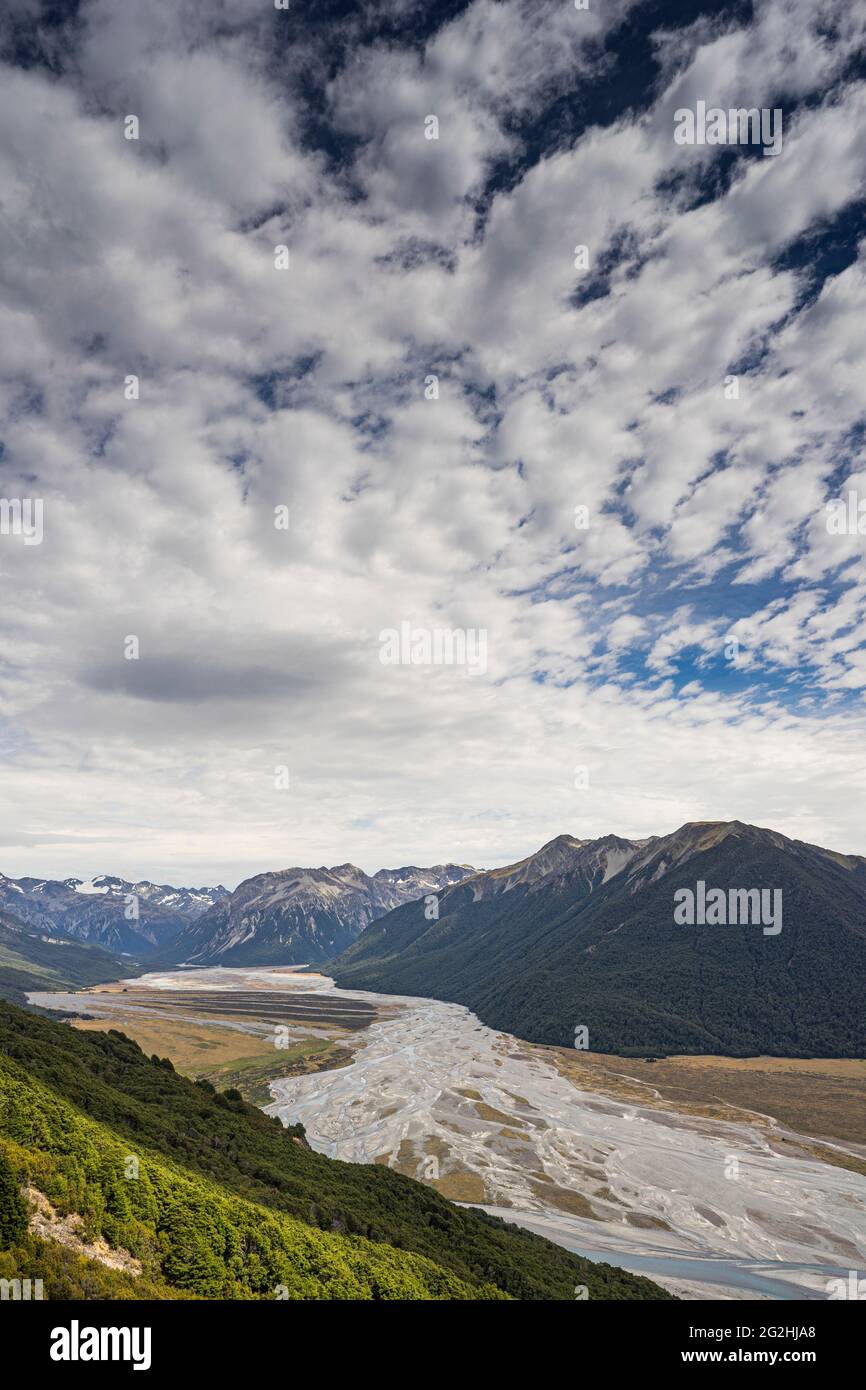 Wanderung zur Bealey Spur Hütte, ein Panorama-Höhenspaziergang auf dem Arthurs Pass, Südinsel, Neuseeland Stockfoto