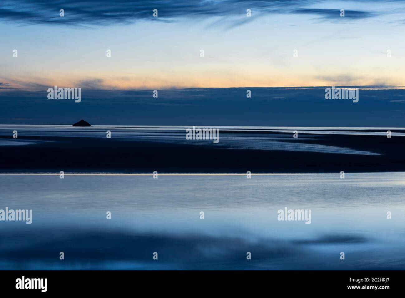 Tombelaine Island, Abendstimmung, aufsteigendes Wasser, Baie du Mont-Saint-Michel, Frankreich, Normandie, Department Manche Stockfoto