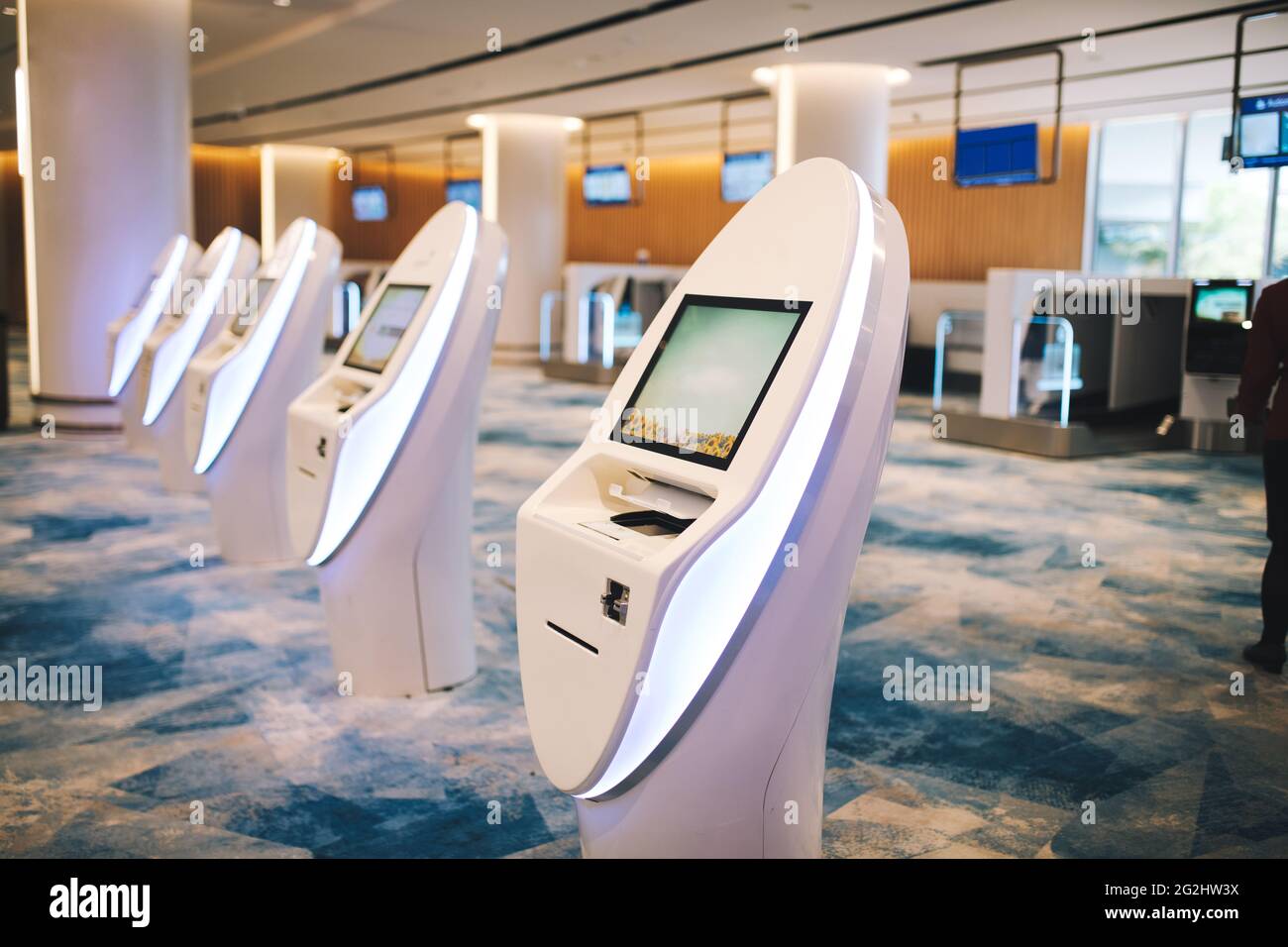 Der Check-in-Automaten am Flughafen. Stockfoto