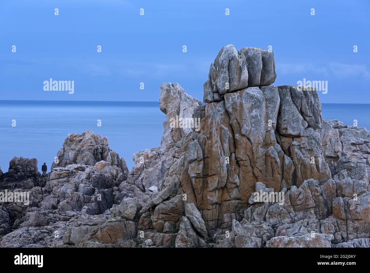 Felsenküste bei Pointe de Créac'h, Abendstimmung, Île d´Ouessant, Frankreich, Bretagne, Finistère Stockfoto