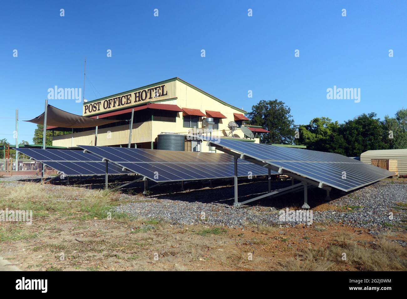 Traditionelles Outback Pub mit Solarantrieb, Post Office Hotel, Chillagoe, Queensland, Australien. Keine PR Stockfoto