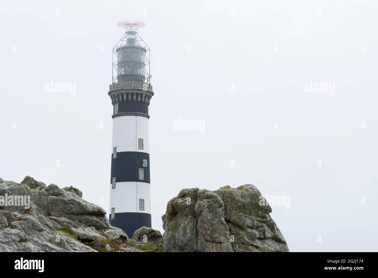 Leuchtturm Créac'h, Île d´Ouessant, neblige Stimmung, Frankreich, Bretagne, Finistère Stockfoto