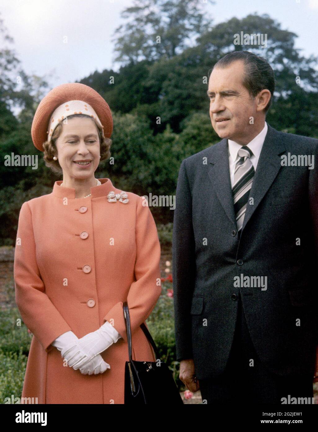 Aktenfoto vom 03/10/70 von Queen Elizabeth II. Mit dem damaligen US-Präsidenten Richard Nixon bei Chequers in Buckinghamshire. Ausgabedatum: Samstag, 12. Juni 2021. Stockfoto