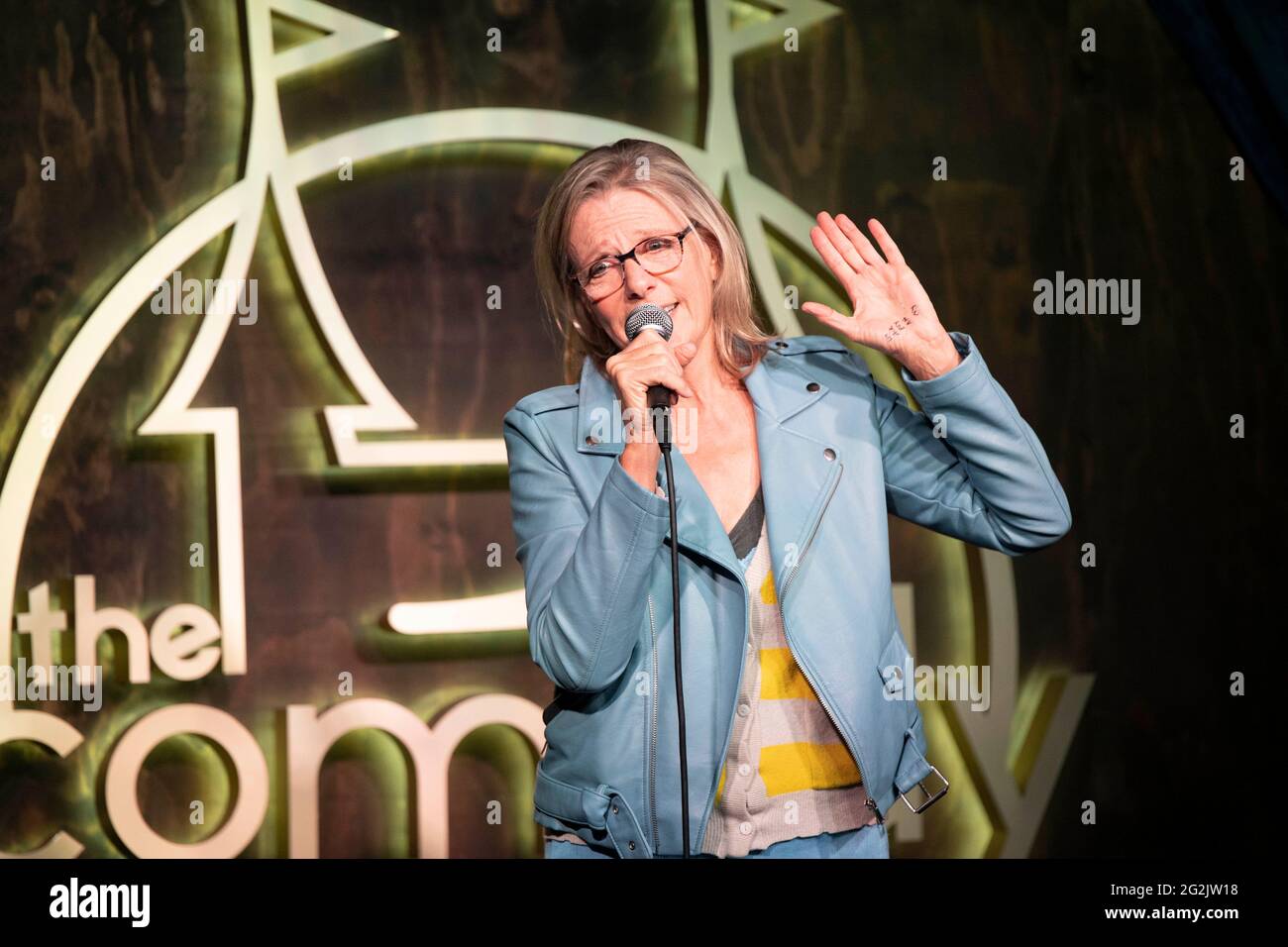 Los Angeles, USA. Juni 2021. Rosalee Mayeux tritt am 11. Juni 2021 beim Debüt der Shindig Show im Comedy Chateau, Los Angeles, CA auf.Quelle: Eugene Powers/Alamy Live News Stockfoto