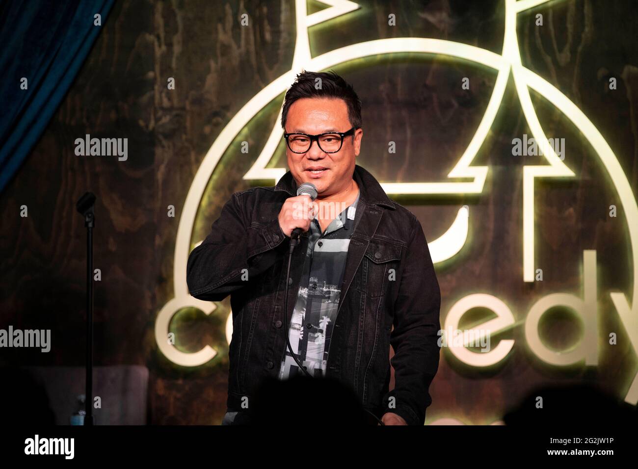 Los Angeles, USA. Juni 2021. Jimmy Shin tritt am 11. Juni 2021 beim Debüt der Shindig Show im Comedy Chateau, Los Angeles, CA auf.Quelle: Eugene Powers/Alamy Live News Stockfoto