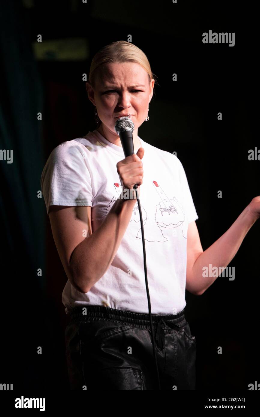 Los Angeles, USA. Juni 2021. Irina Voronina tritt am 11. Juni 2021 beim Debüt der Shindig Show im Comedy Chateau, Los Angeles, CA auf.Quelle: Eugene Powers/Alamy Live News Stockfoto