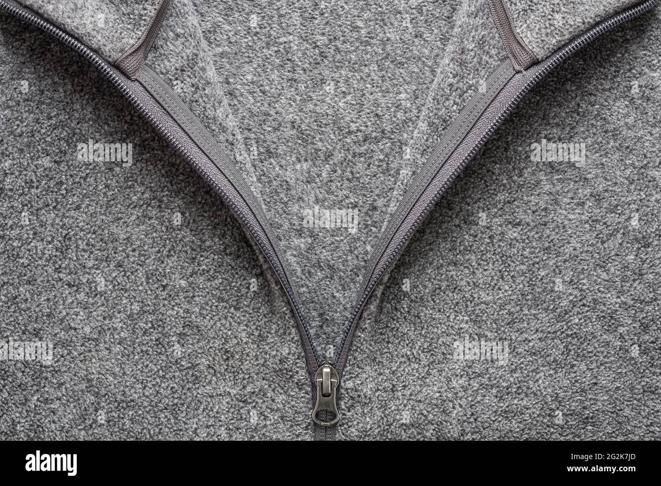 Graues Fleece Stoff-Textur Mit Reißverschluss Des Pullopfes. Stockfoto