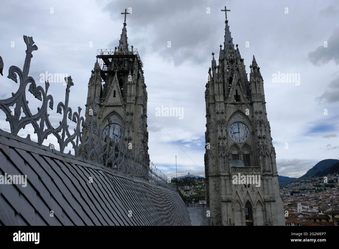 Ecuador Quito - Kirche Basilika des Nationalen Gelübdes - Gesicht der Uhrentürme Stockfoto