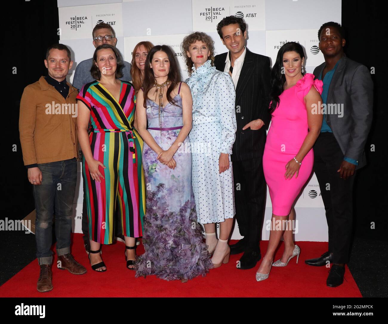 New York, NY, USA. Juni 2021. Elijah Wood, Daniel Noah, Lisa Whalen, Kim Sherman, Aleksa Palladino, Amber Sealey, Luke Kirby, Allison Baver und Nican Robinson beim 2021 Tribeca Film Festival Weltpremiere von No man of God am Pier 76 im Hudson River Park in New York 11. Juni 2021 Quelle: RW/Media Punch/Alamy Live News Stockfoto