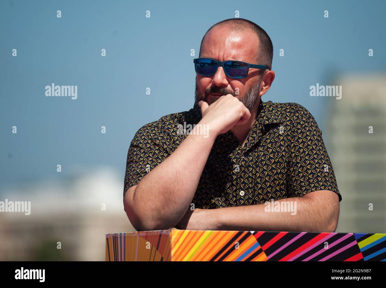 Malaga, Spanien. Juni 2021. Der spanische Schauspieler Ricardo Castella nimmt an der Fotoserie des Films 'Garcia y Garcia' in Malaga Teil.die Neuauflage des 24. Spanischen Filmfestivals von Malaga, eines großen Kinoereignisses in Spanien, stellt die Filmkandidaten vor, die den Preis 'Biznaga de Oro' gewinnen möchten, Nach allen Maßnahmen zur Verhinderung der Ausbreitung des Coronavirus und zur Gewährleistung eines sicheren Ereignisses. Das Festival findet vom 3. Bis 13. Juni statt. (Foto von Jesus Merida/SOPA Images/Sipa USA) Quelle: SIPA USA/Alamy Live News Stockfoto