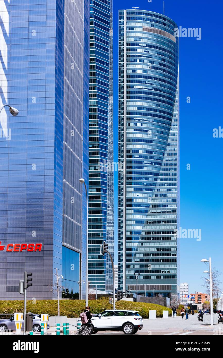 Torre Cepsa (L), Torre Espacio - Space Tower (R) und Torre de Cristal - Glasturm (C). Cuatro Torres Business Area Complex. Paseo de la Castella Stockfoto