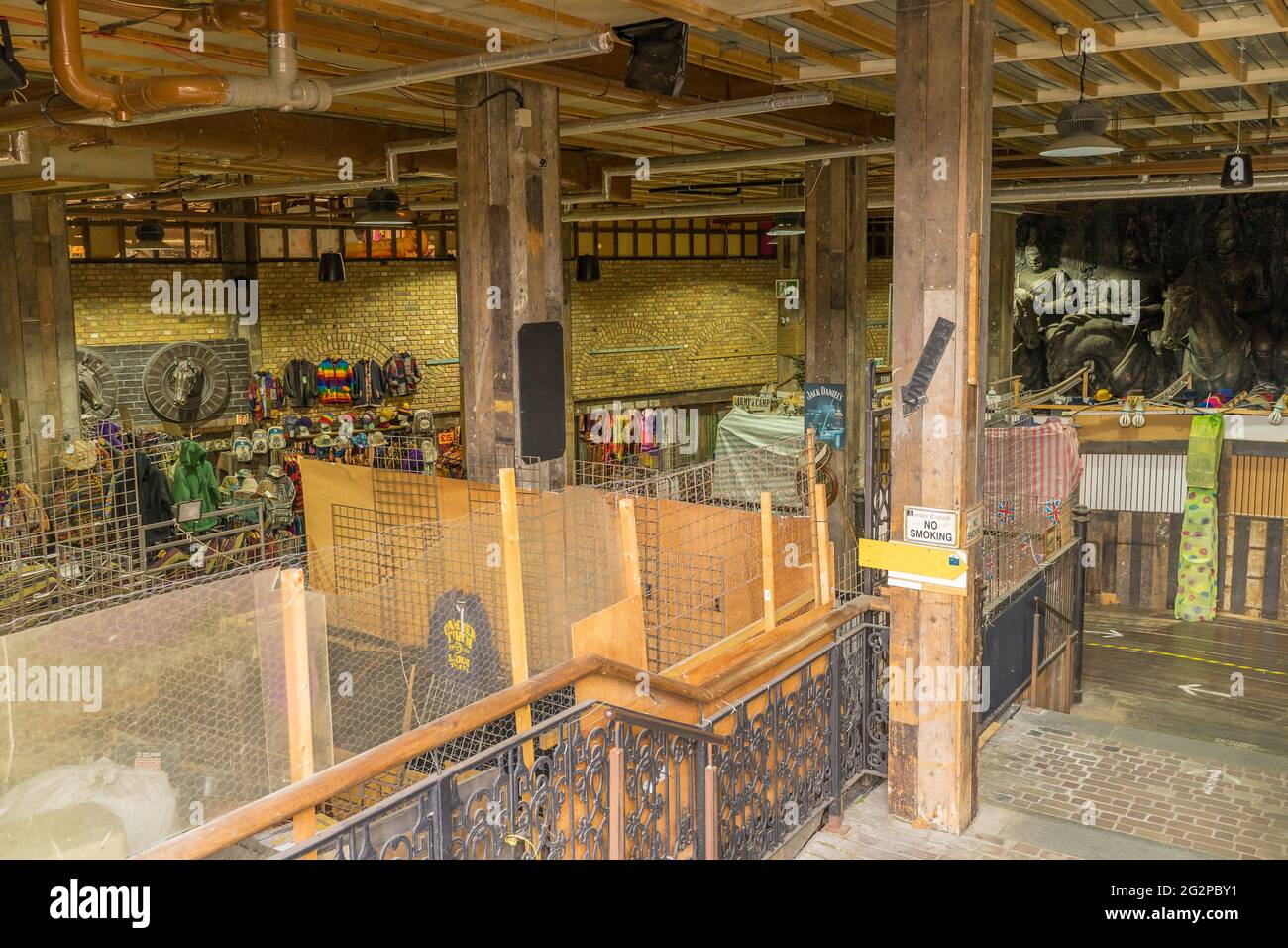 Blick hinunter in den Stables Market in Camden Town, während er sich auf die Schließung vorbereitet. London - 12. Juni 2021 Stockfoto