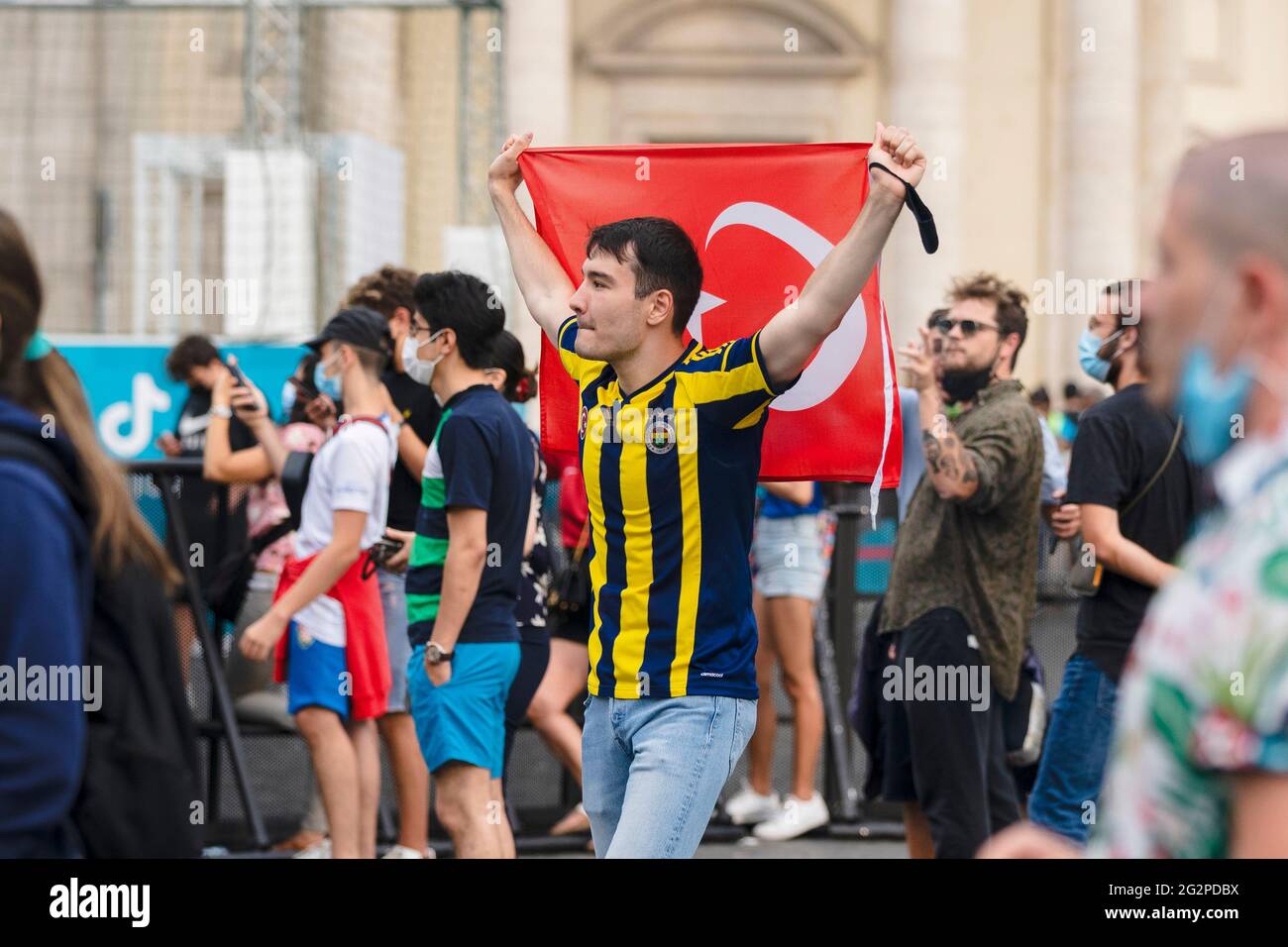 ROM, ITALIEN - 11. JUNI 2021. Türkische Fans vor dem ersten Spiel der  Fußball-Europameisterschaft 2020 zwischen Italien und der Türkei  Stockfotografie - Alamy
