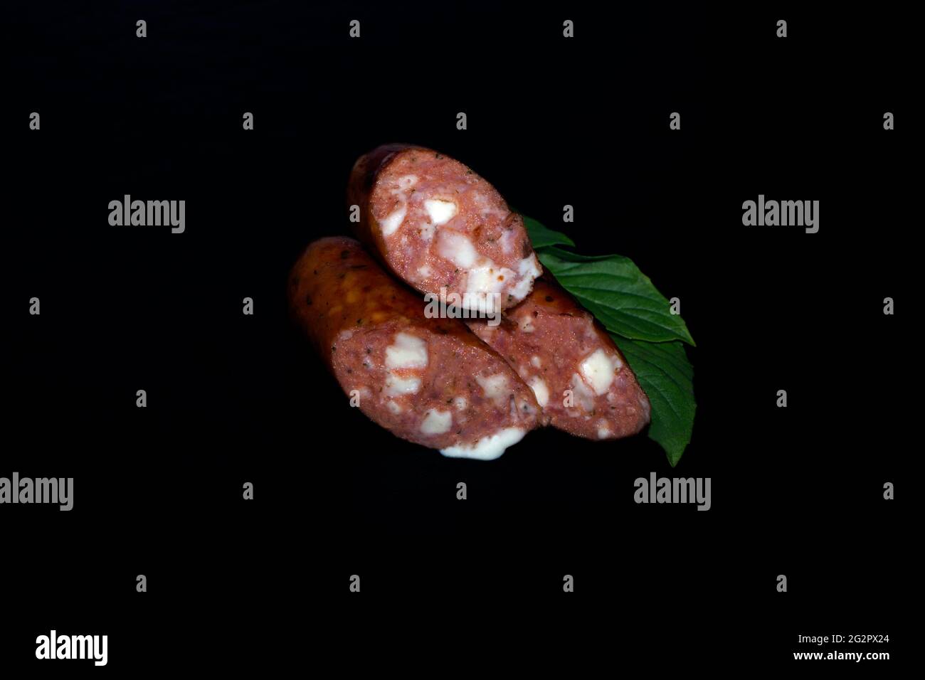 Käsekrainer, geräucherte Bratwürste mit grobem Wurstfleisch aus Schweinefleisch Stockfoto
