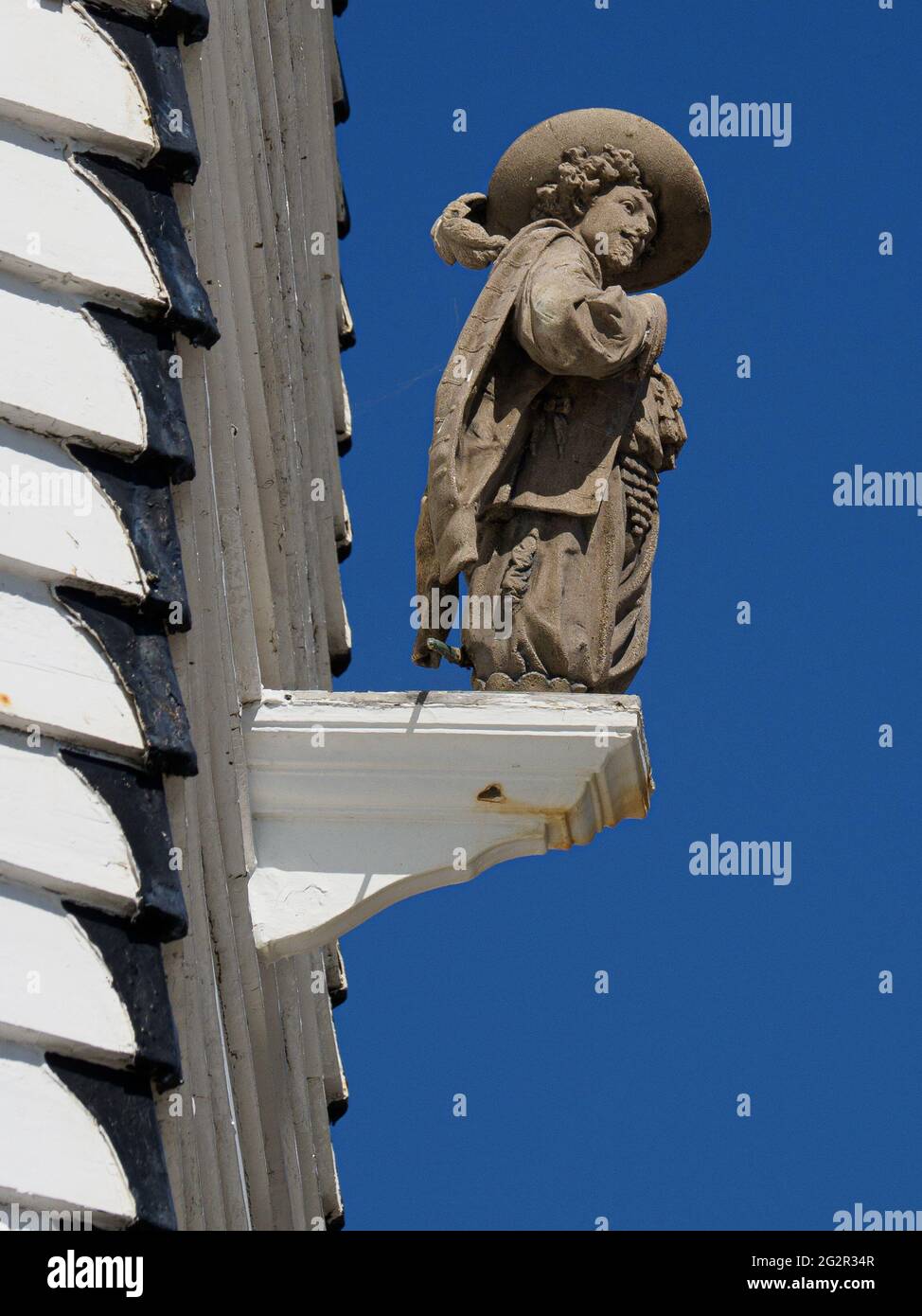 Statue eines Kavaliers, der vor dem Kavalierhaus, der Altstadt, Hastings, East Sussex befestigt ist Stockfoto