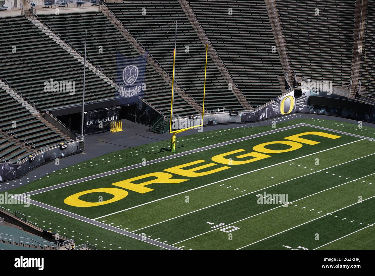 Ein allgemeiner Blick auf die Endzone und den Torpfosten im Autzen Stadium auf dem Campus der Universität von Oregon, Mittwoch, 9. Juni 2021, in Eugene, Ore. Stockfoto