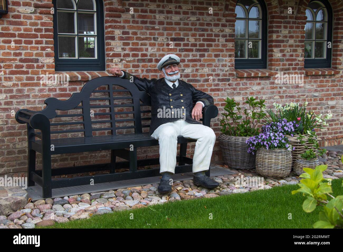 Figur´s Gartenkapitäns auf der Gartenbankinsel Sylt Deutschland Stockfoto