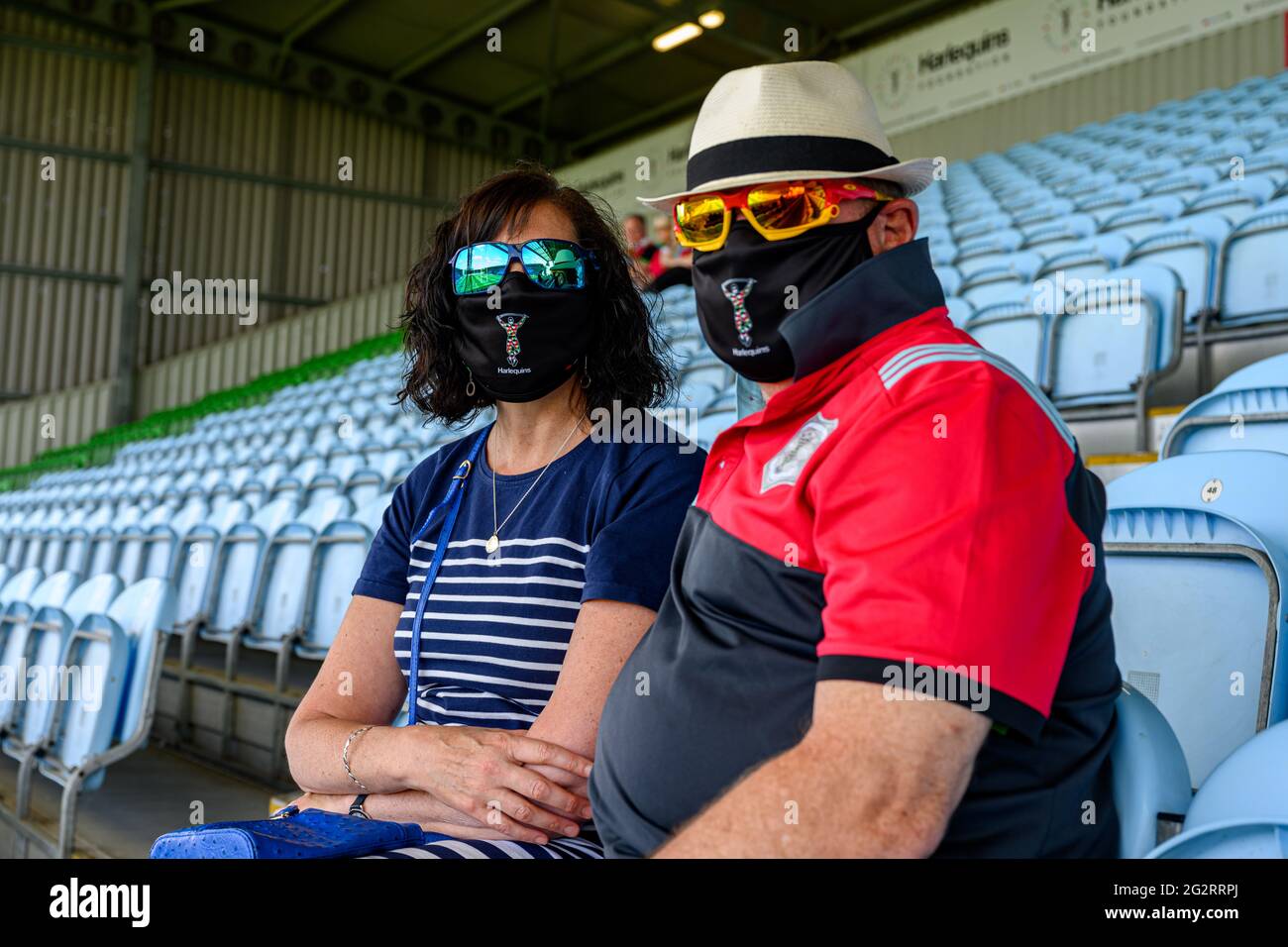 LONDON, GROSSBRITANNIEN. Juni 2021. Die Fans beim Gallagher Premiership Rugby Match zwischen Harlequins und Newcastle Falcons im Twickenham Stoop Stadium am Samstag, den 12. Juni 2021. LONDON, ENGLAND. Kredit: Taka G Wu/Alamy Live Nachrichten Stockfoto