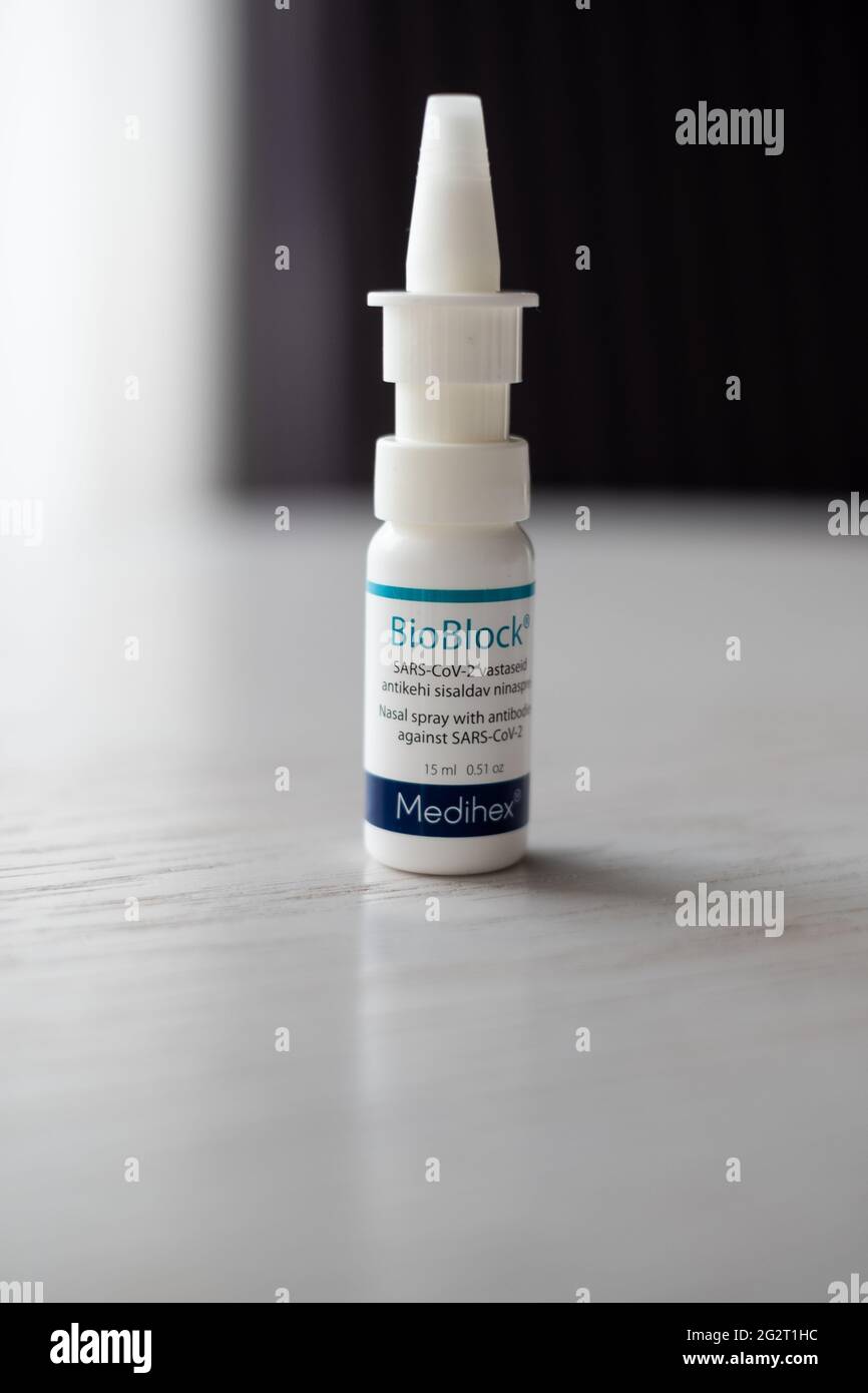 Pärnu, Estland - 5. Juni 2021: BioBlock Nasenspray mit Antikörpern gegen das SARS-CoV-2-Coronavirus. Virenschutz. Schutz gegen Covid. Stockfoto
