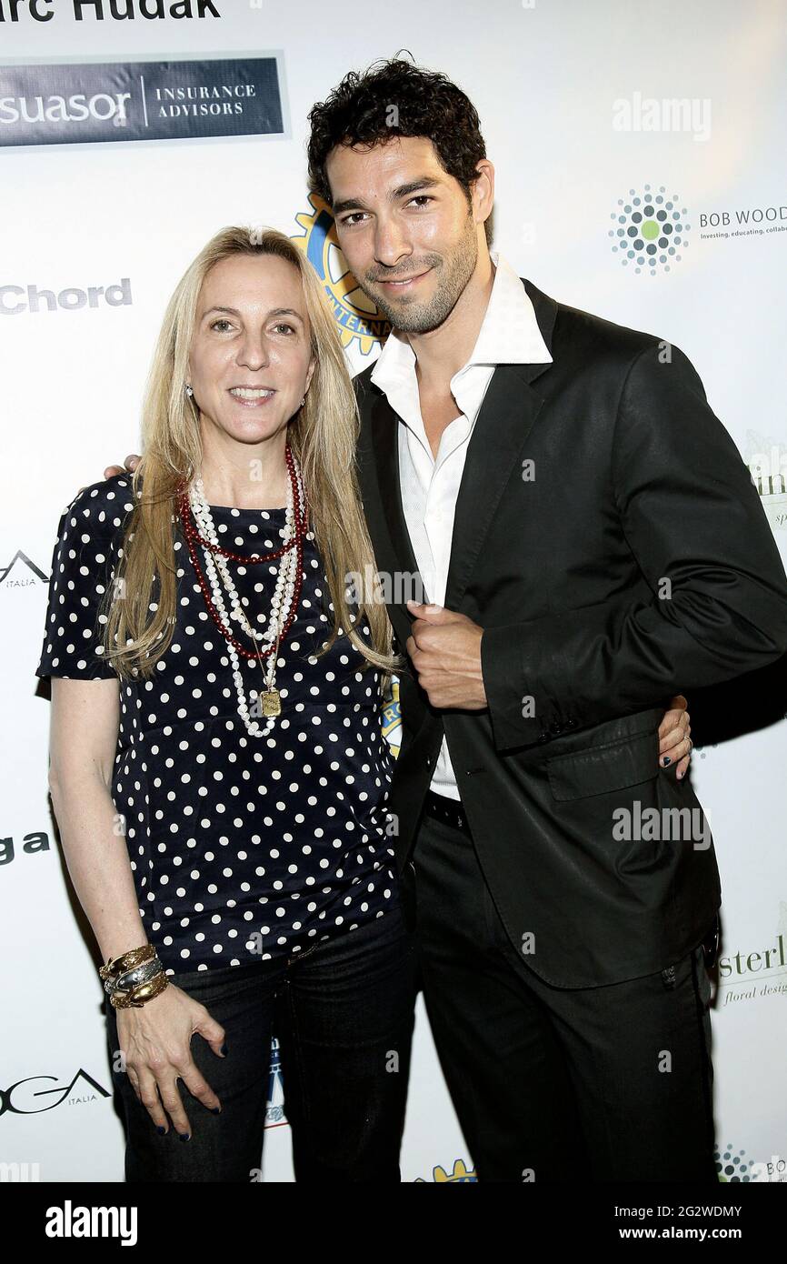 New York, NY, USA. 16. Mai 2012. Susan Rockefeller, Shane R. Duffy bei ...