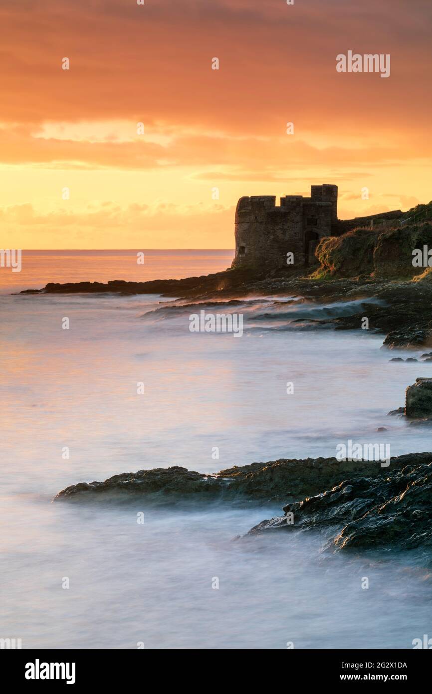 Pendennis Point bei Falmouth in Cornwall, aufgenommen bei Sonnenaufgang. Stockfoto