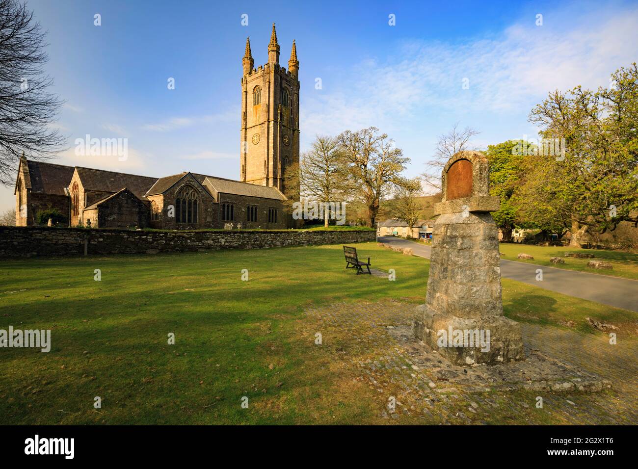 Die Kirche in Widecombe-in-the-Moor im Dartmoor Nationalpark, Devon. Stockfoto