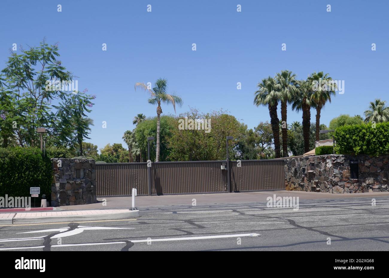 Palm Springs, Kalifornien, USA 10. Juni 2021 EINE allgemeine Sicht auf die Atmosphäre des ehemaligen Wohnhauses des Sängers Frank Sinatra am 70588 Frank Sinatra Drive in Palm Springs, Kalifornien, USA. Foto von Barry King/Alamy Stockfoto Stockfoto