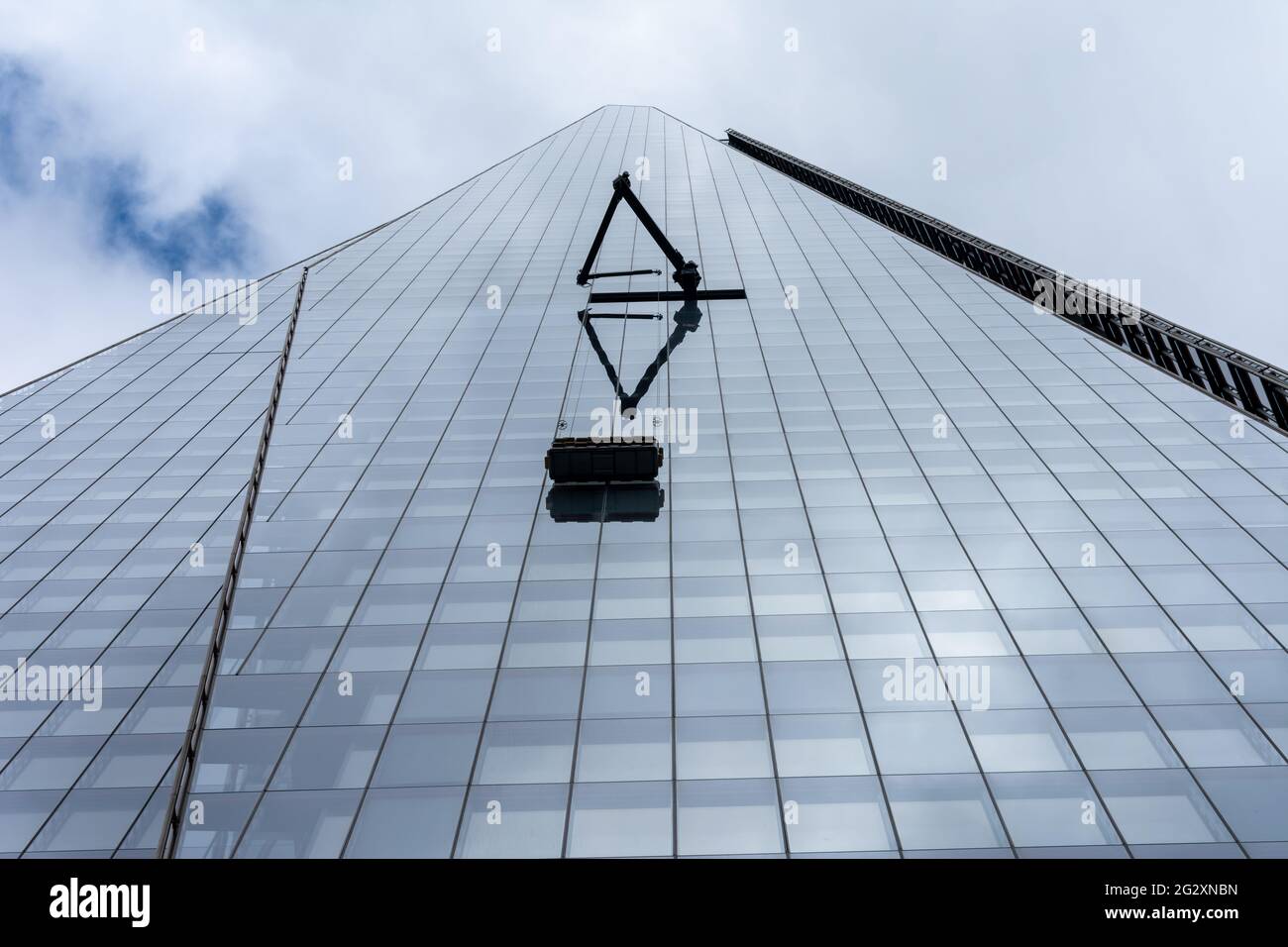 London. GROSSBRITANNIEN: 06.10. 2021. Die Fassade des Schals. Großbritanniens größter kommerzieller Wolkenkratzer mit luxuriösen Büros, Hotels, Restaurants, Bars und Fant Stockfoto