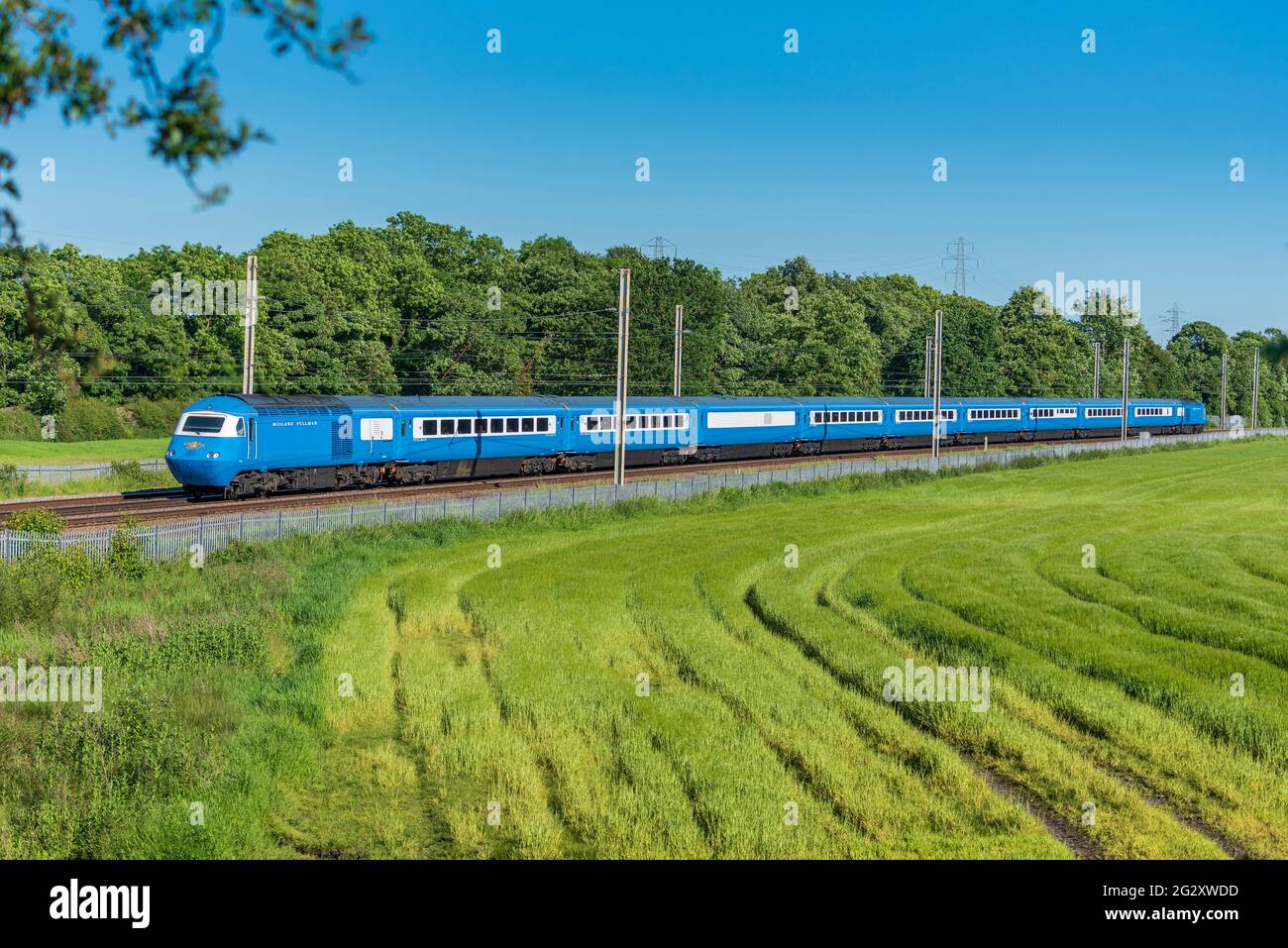 Der Blue Pullman HST-Zug fährt am 12. Juni 2021 auf der Settle & Carlisle Pullman-Exkursion von Bristol Temple Meads nach Carlisle durch Winwick. Siehe Stockfoto