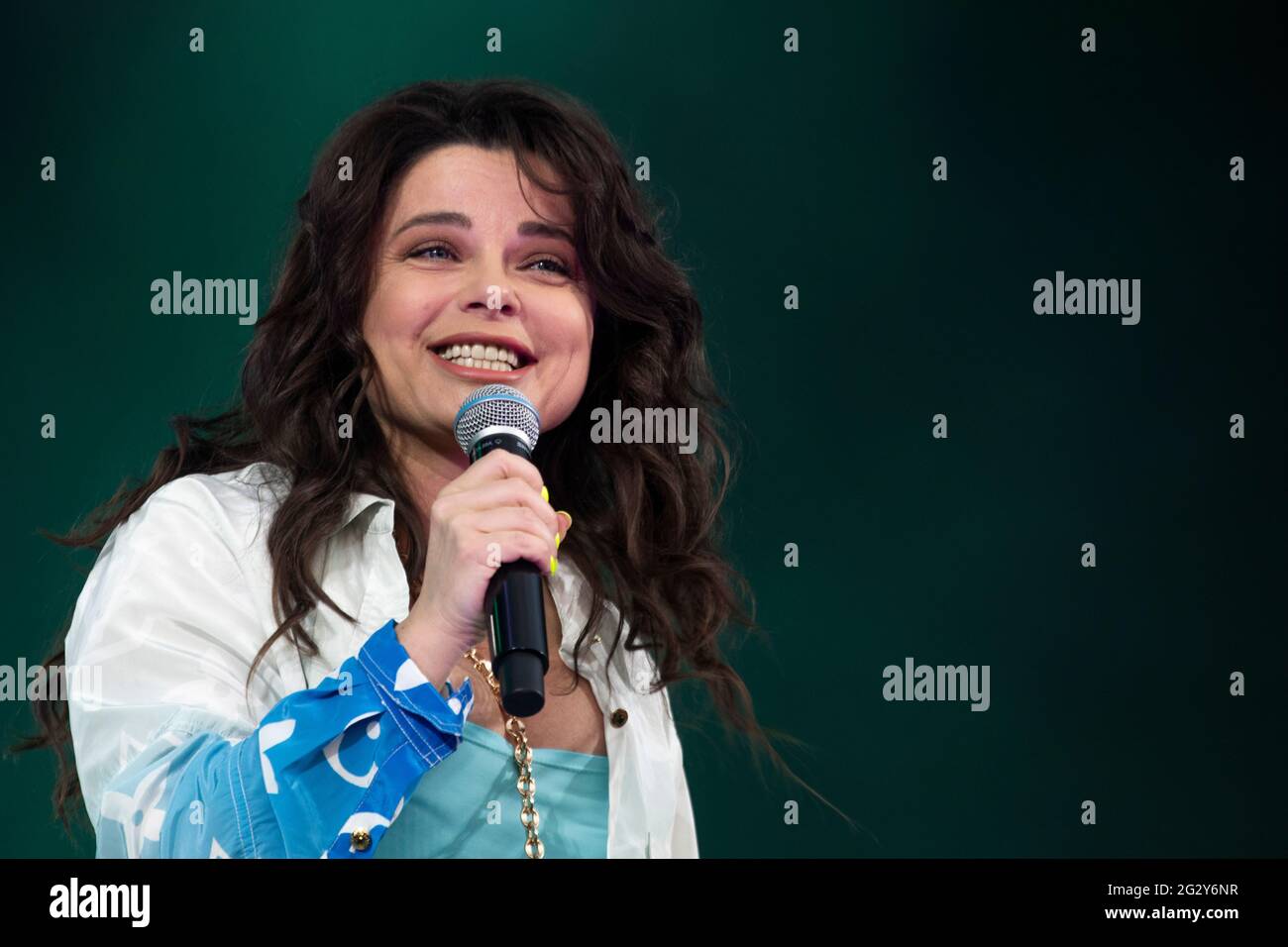 Ommaviy kamsituvchi porno tomosha qiling