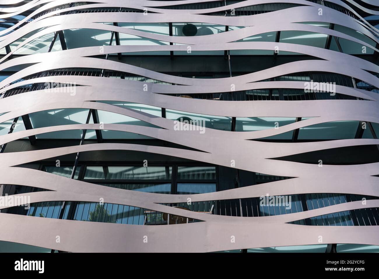 Architektonisch abstraktes Detail der modernen Gebäudefassade Stockfoto