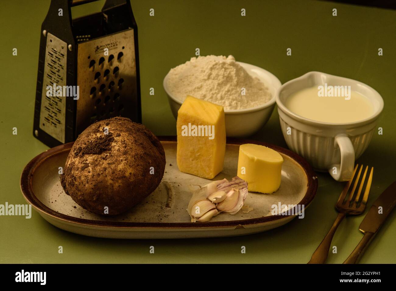 Neue Dimensionen schaffen in Nouvelle Cuisine, Deconstructed Scalloped Potato Stockfoto